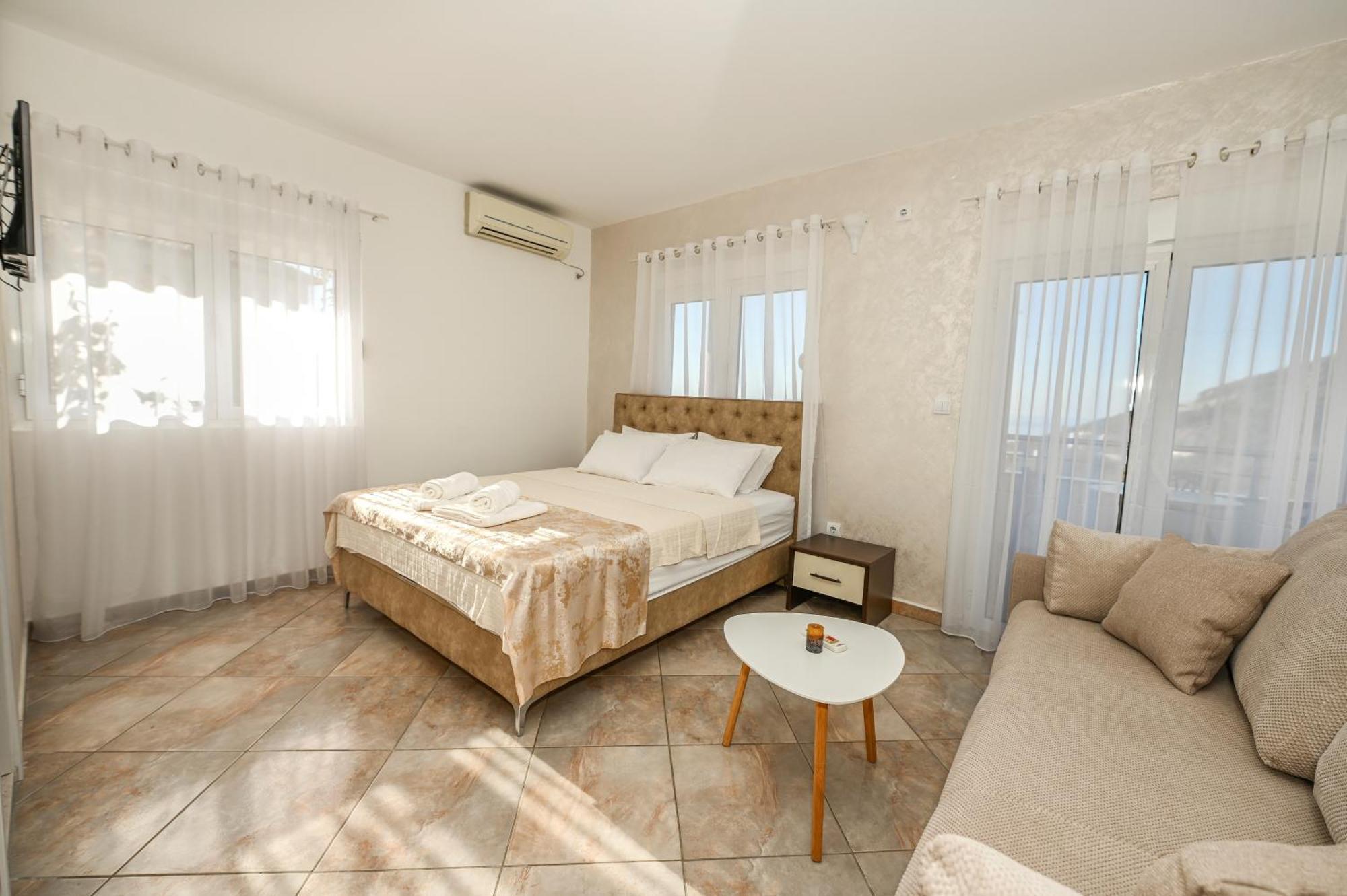 Lux Rajovic * Budva