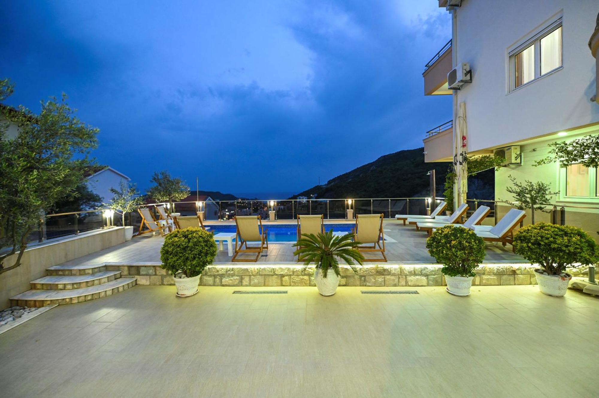Lux Rajovic * Budva